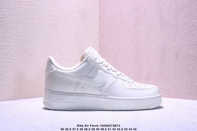公司级耐克Nike Air Force 1 Low 空军一号低帮百搭休闲运动板鞋。柔软、弹性十足的缓震性能和出色的中底设计，横跨复古与现代的外型结合，造就出风靡