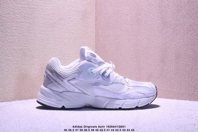 Adidas Originals Astir 复古单品 纯原批次出货这款Adidas Astir 慢跑鞋,助你向世界展示自己的态度。灵感源自00年代的亮眼跑鞋,
