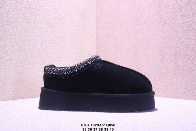 Ugg 厚底 小红书爆款 羊绒鞋垫 冬季保暖外出 家居都是很适合的选择 进年Uug推出款式系列 局部偏向年轻消费者喜好 也走到时尚潮流穿搭的前沿 鞋身材质Ugg