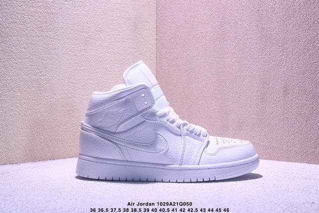 Air Jordan 1 Low Aj1乔1中高帮休闲板鞋 同步官方配色市场唯一独家头层皮打造 原鞋原档案开发 原厂皮料 原档冲孔鞋头 正确满胶鞋垫 四线拉帮