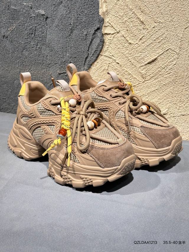 新品上市实拍 Gg-Cc 赵露思同款休闲银色 #广东大厂出品 时髦Look轻松定格 不费力展现率性氛围 酷帅机能风不规则设计 大长腿既视感轻松拿捏Qzldaa1