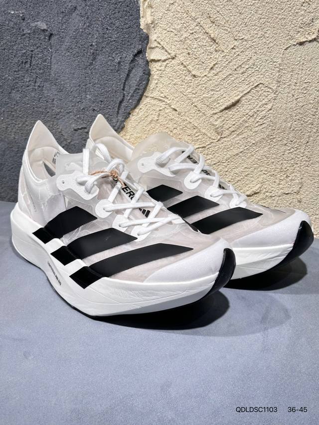 新品上市实拍 #男女鞋半码制#采用呼吸网织物热熔面料材质#中底搭载Lightstrike高密度发泡+前掌单块Lightstrike Pro避震科技#外搭马牌橡胶