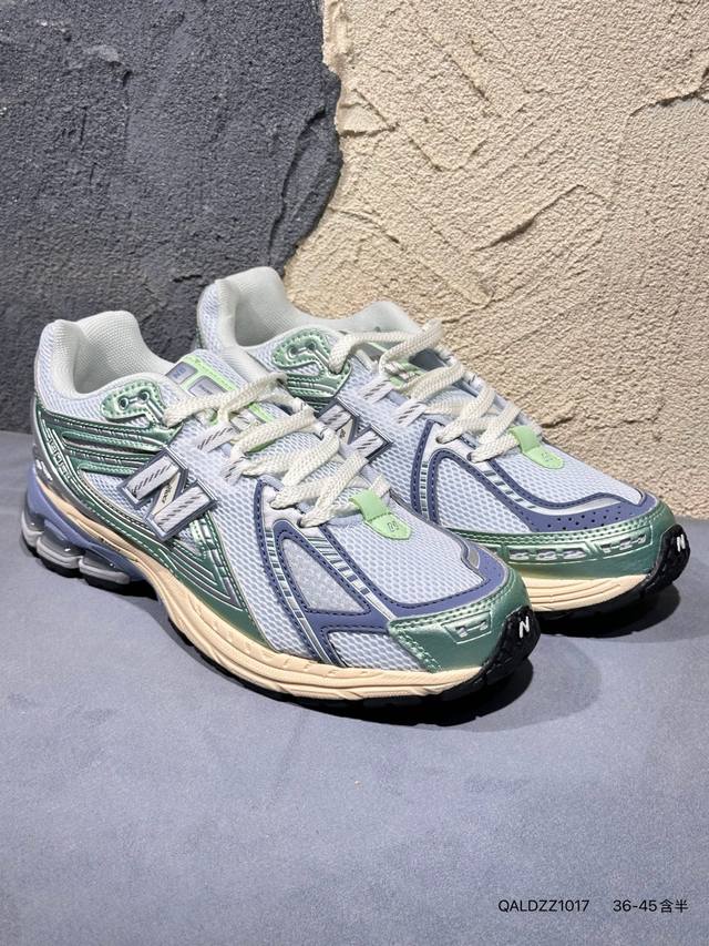 新品上市实拍 New Balance Warped Runner Uwrpomob 复古休闲运动慢跑鞋，破坏解构做旧，步态稳定。T-Beam大底提供足步弓支撑，