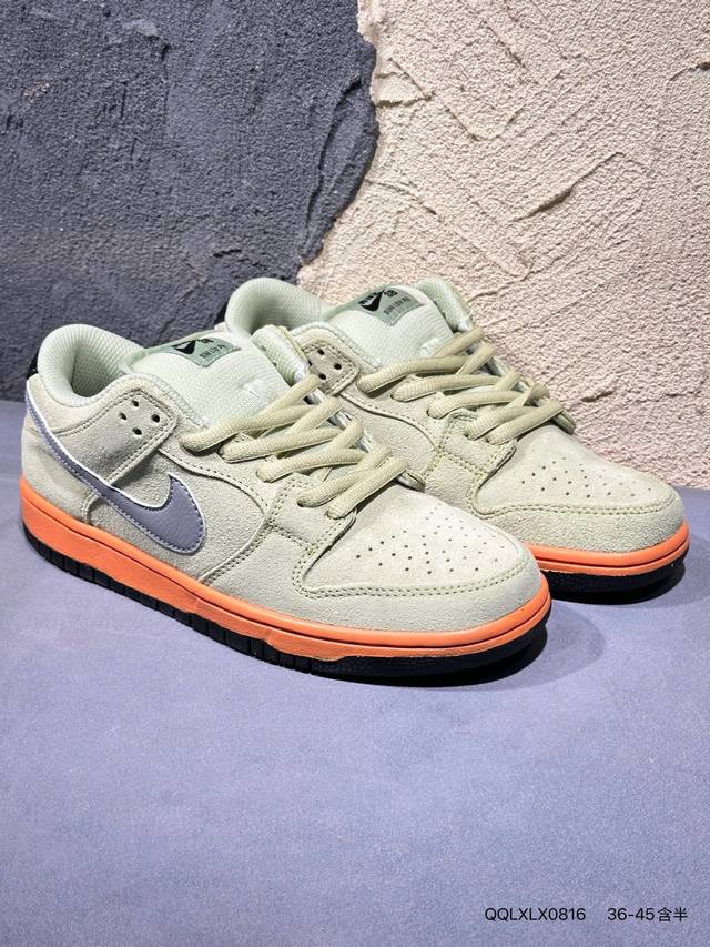 新品上市实拍 耐克Nike Dunk Low 板鞋 Sb系列经典百搭休闲运动板鞋加厚鞋舌的填充，使舒适性大大提升，同时也更方便穿脱中底部分则加入了脚感柔软舒适Z