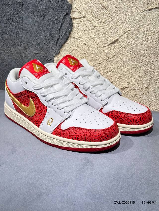 Air Jordan 1 Low Spades 低帮 红白扑克 Aj1 乔丹1代 Aj1 乔1 低邦 白红金 乔丹篮球鞋系列 鞋身整体以白色和红色为主调，细节中