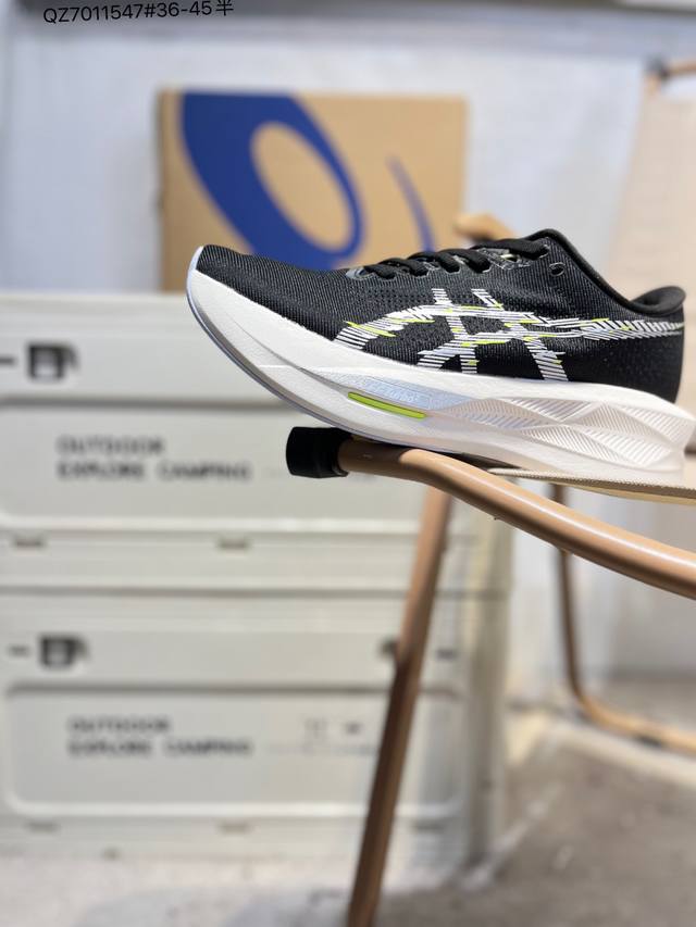Asics Sonicblast亚瑟士经典跑鞋 如今机能风和户外风吹得正劲，便是主打“Urban Outdoor机能越野风格”，城市和户外场景都能轻松应对。关键