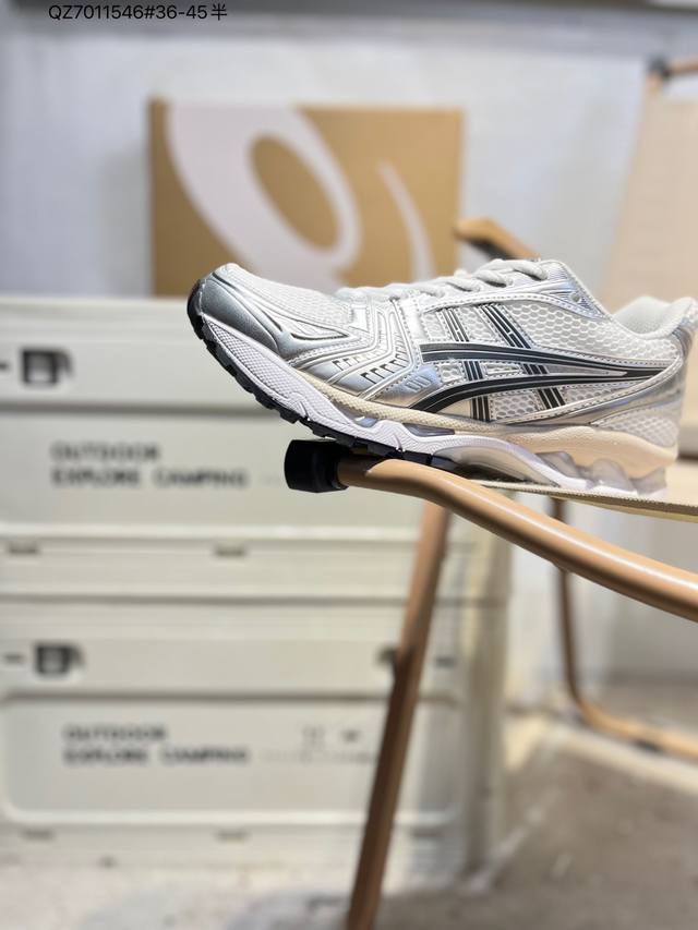 Asics Gel-Kayano 14亚瑟士经典跑鞋 如今机能风和户外风吹得正劲，便是主打“Urban Outdoor机能越野风格”，城市和户外场景都能轻松应对