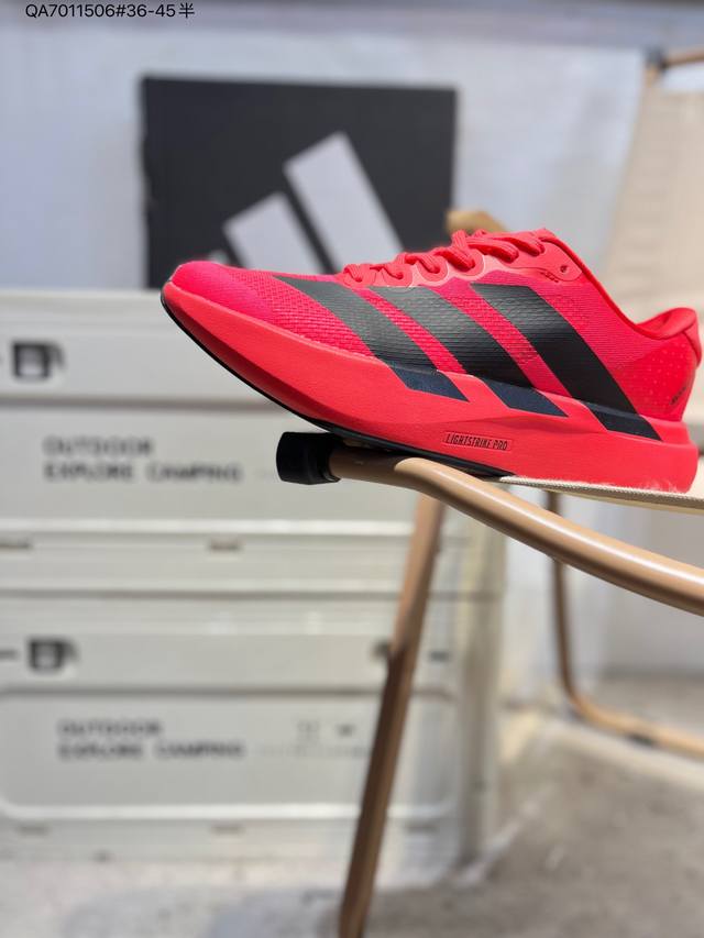 Adidas Adizero Evo Sl M 马拉松竞速专业跑鞋 Celermesh针织网面非常轻薄 纤维间的缝隙很大 可以保证跑步时的透气、排汗效果 鞋舌直