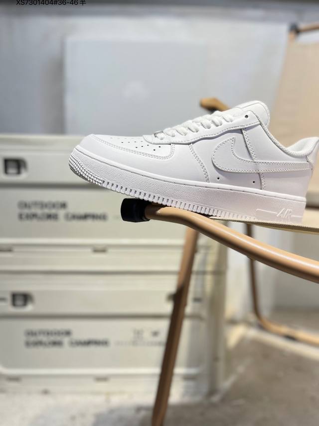 耐克 Nike Air Force 1 '07空军一号 百搭休闲运动板鞋。柔软、弹性十足的缓震性能和出色的中底设计，横跨复古与现代的外型结合Cw2288 Xs7