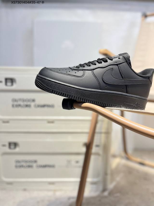 耐克 Nike Air Force 1 '07空军一号 百搭休闲运动板鞋。柔软、弹性十足的缓震性能和出色的中底设计，横跨复古与现代的外型结合Cw2288 Xs7