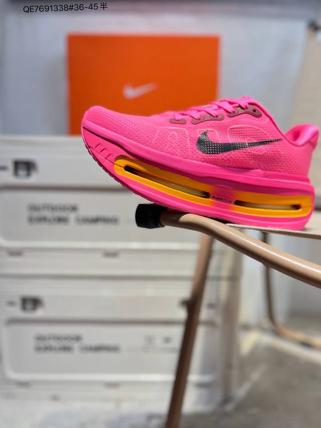 Nike Air Zoom Pegasus Premium 舒适减震防滑 低帮跑步鞋 全掌Reactx泡绵中底 前掌和后跟还配备了Air Zoom气垫单元 据说