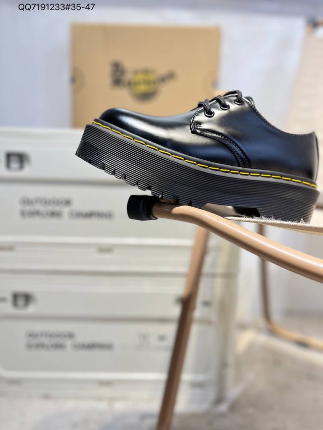 Dr.Martens 马丁医生1460系列 厚底全机车走线 原材生产 香港代购 同一批次订单 全头层牛皮 进口橡胶大底 耐穿耐磨 专柜包装 爱酷的女生 男生 可