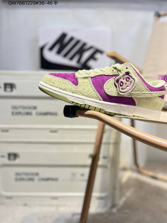 耐克Nike Dunk Low 板鞋Sb系列经典百搭休闲运动板鞋加厚鞋舌的填充，使舒适性大大提升，同时也更方便穿脱中底部分则加入了脚感柔软舒适Zoomair气垫