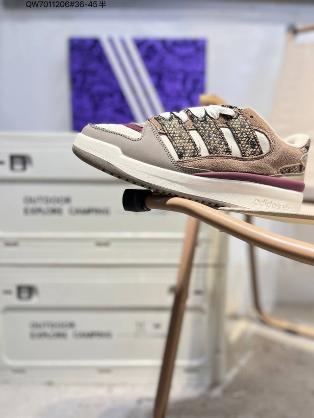 升级原楦原纸版数据开发#采用翻毛皮组合网布鞋面材质#外置防滑耐磨橡胶大底超火的阿迪达斯 面包鞋 ！阿迪达斯Adidas Originals Forum2000