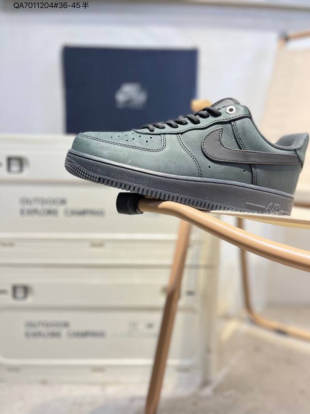 耐克 Nike Air Force 1 '07空军一号 百搭休闲运动板鞋。柔软、弹性十足的缓震性能和出色的中底设计，横跨复古与现代的外型结合Cj9197 Qa7