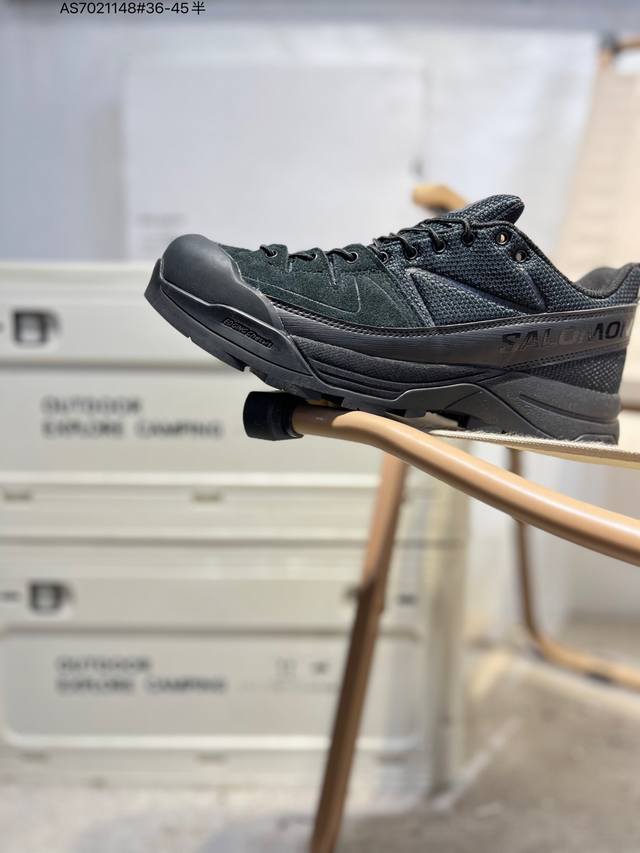 Salomon Mm6萨洛蒙联名X-Alp户外休闲运动鞋 全新的Mim6 × Salomon X-Alp完全保留了鞋款原始的轮廓和形状，依靠关键的设计特征，例如