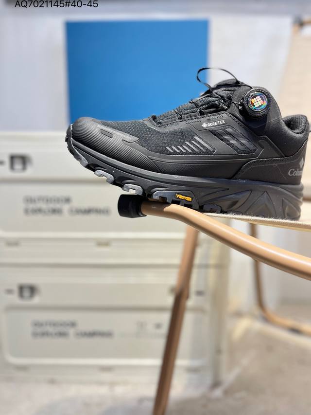 Columbia哥伦比亚男士户外运动登山徒步鞋 全系列延续上一季Facet 山棱线工业设计设计，鞋面采用Outdry立体轻盈防水科技鞋面，保持优越防水性能，透气