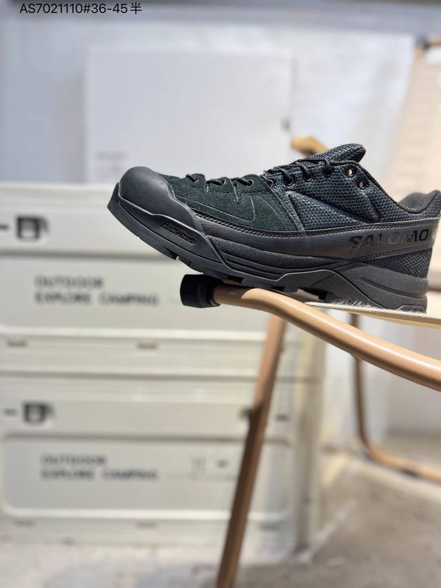 Salomon Mm6萨洛蒙联名X-Alp户外休闲运动鞋 全新的Mim6 × Salomon X-Alp完全保留了鞋款原始的轮廓和形状，依靠关键的设计特征，例如