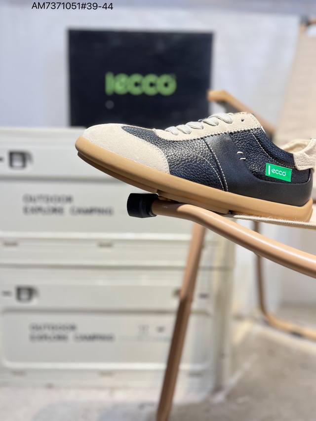 Ecco爱步男鞋轻便透气舒适耐穿 亲肤吸汗舒适内里 防滑防磨 持久干爽 简约粗绳系带 穿脱更加方便 柔韧防滑大底 鞋底立体凹槽 凹凸花纹加持 增强防滑减震性能