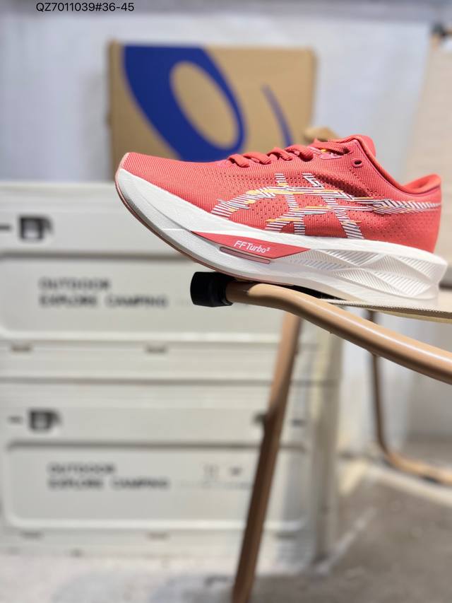 Asics Sonicblast亚瑟士经典跑鞋 如今机能风和户外风吹得正劲，便是主打“Urban Outdoor机能越野风格”，城市和户外场景都能轻松应对。关键