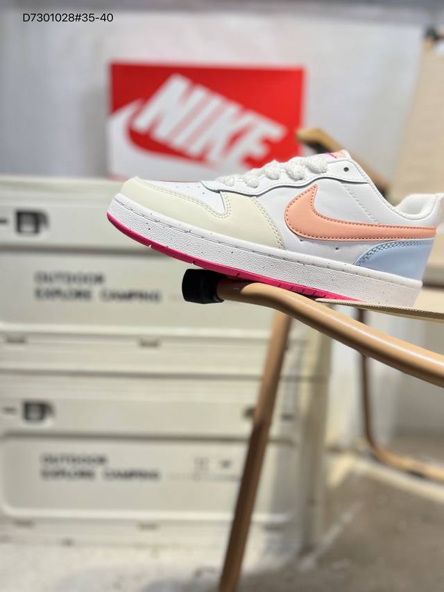 Nk Court Borough 小空军百搭透气休闲运动板鞋 经典耐用的设计 兼顾舒适脚感和出众风范 演绎匠心之作 结构性的支撑贴合感结合复古篮球设计 塑就场外