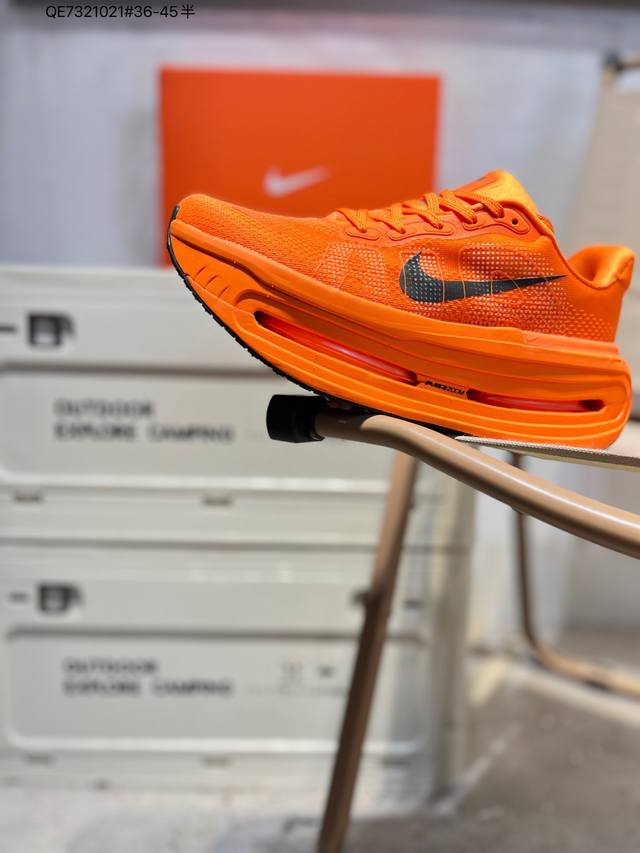 Nike Air Zoom Pegasus Premium 舒适减震防滑 低帮跑步鞋 全掌Reactx泡绵中底 前掌和后跟还配备了Air Zoom气垫单元 据说