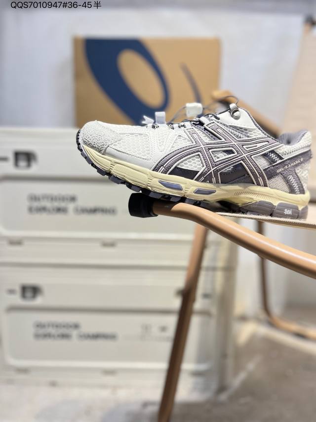 Asics Gel-Kayano 8 Fl亚瑟士经典跑鞋 如今机能风和户外风吹得正劲，便是主打“Urban Outdoor机能越野风格”，城市和户外场景都能轻松