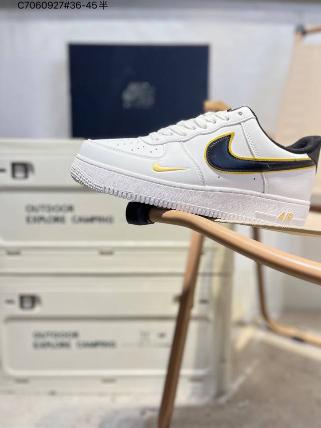 耐克 Nike Air Force 1 '07空军一号 百搭休闲运动板鞋。柔软、弹性十足的缓震性能和出色的中底设计，横跨复古与现代的外型结合Da8481 C70