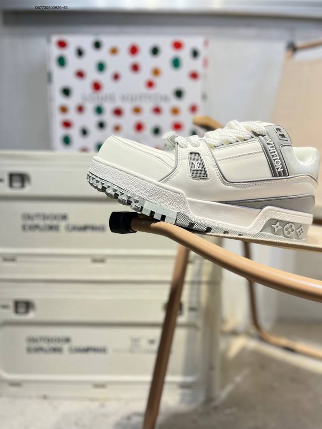 路易威登 Louis Vuitton Lv新款“胖丁”Lv Trainer最新配色运动鞋 L家 Trainer 小牛皮 篮球鞋风格运动鞋 该鞋由艺术总监 Vir