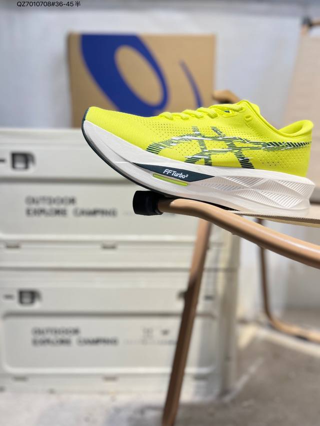 Asics Sonicblast亚瑟士经典跑鞋 如今机能风和户外风吹得正劲，便是主打“Urban Outdoor机能越野风格”，城市和户外场景都能轻松应对。关键