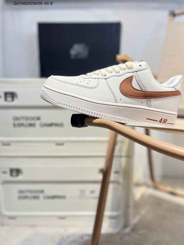 耐克 Nike Air Force 1 '07空军一号 百搭休闲运动板鞋。柔软、弹性十足的缓震性能和出色的中底设计，横跨复古与现代的外型结合Hq2037 Qa7