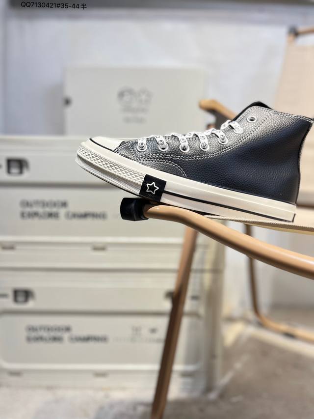 匡威高帮超软皮面 Converse 1970S 经典复古黑，荔枝纹中Converse Chuck 70S 超软荔枝纹皮面 欧阳娜娜同款，为了迎合匡威迷们能在这个