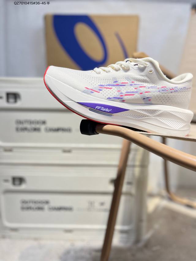 Asics Sonicblast 亚瑟士经典跑鞋 如今机能风和户外风吹得正劲，便是主打“Urban Outdoor机能越野风格”，城市和户外场景都能轻松应对。关