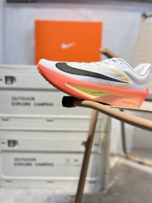Nike Zoom Fly 6 耐克超弹轻盈跑步鞋 #鞋款搭载 Flyknit 材料 打造出众弹性 易于穿脱。采用React技术 轻盈耐穿泡绵打造,铸就出众回弹