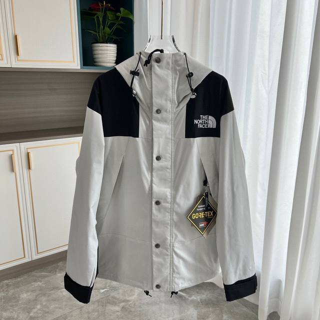 工厂P促销，顶级版本，品质保证，秋季走量款！ 外贸保真版：北面 灰白色 ｜ -｜Tnf北面经典冲锋衣 产品配色：黑色，灰白，双拼白，芥末绿，裸粉色，卡其色，纯白