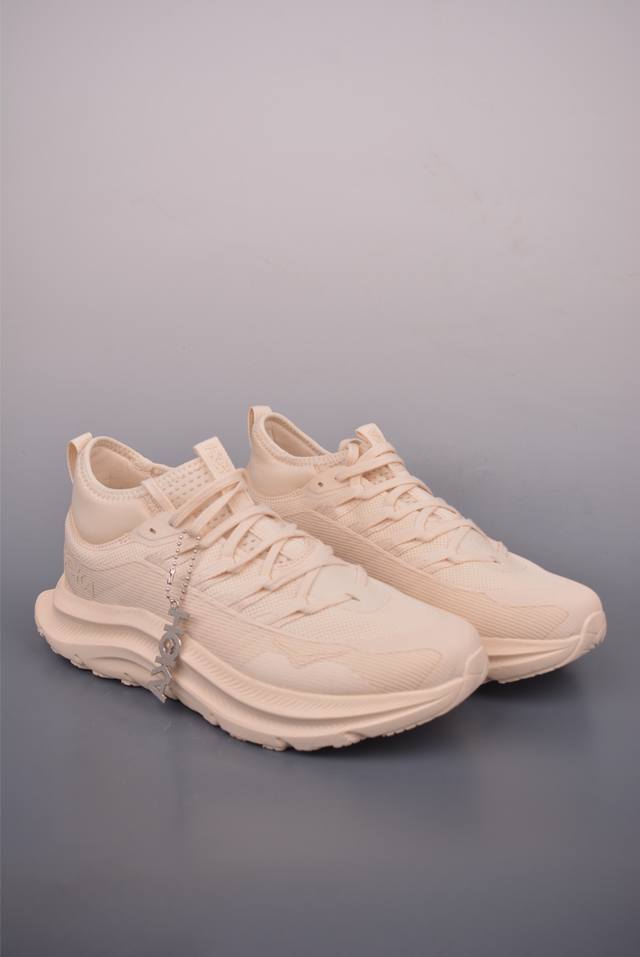 Z Hoka One One M Kawana Mi D舒适防滑耐磨低帮休闲 中邦跑步鞋 相比常规跑鞋 Hoka One One特别研发使用性能独特的几何形跑鞋