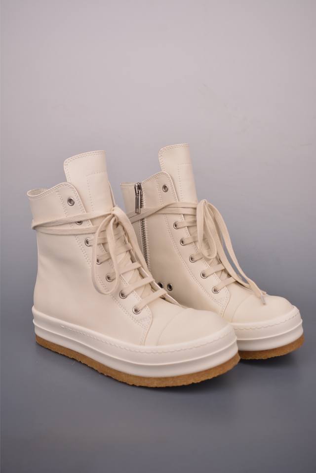 Ro欧文斯Rickowens 摔纹粒面头层 Ro西瓜头烟胶底高邦 广东纯原版本 经典百搭配色 独特的倒三角和长鞋舌设计 极致暗黑风 水染粒面小牛皮材质 和针车间