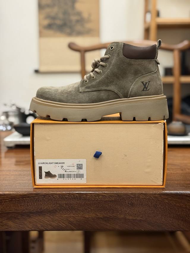 Louis Vuitton 路易威登 Lv秋冬新款轻底休闲大黄靴 #代购专供品质 高弹Modern 外置防滑橡塑发泡超轻大底 系带设计 穿脱十分方便 采用Tpu