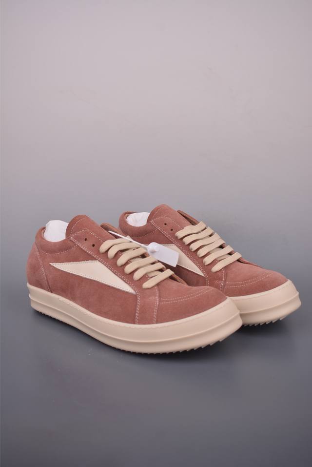 Ro欧文斯Rickowens 主线 经典西瓜头款式“Ro低帮 莞产A级货 进口原料牛皮 鞋头采用原版一致工艺 又翘又歪的效果目前这个技术市面上的任何版本都达不到