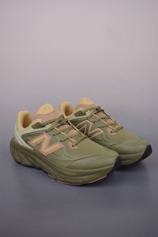 New Balance Nb Fuelcell Supercomp Nb跑步鞋 Fuelcell Supercomp Trainer采用Fuelcell中底 采