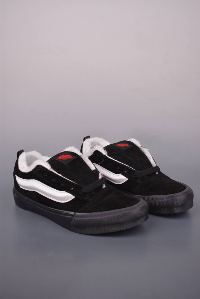 Vans Knu Skool 黑武士 百搭休闲防滑减震加绒款面包鞋 货号：Vn0009Qcbma 尺码：35 36 36.5 37 38 38.5 39 40