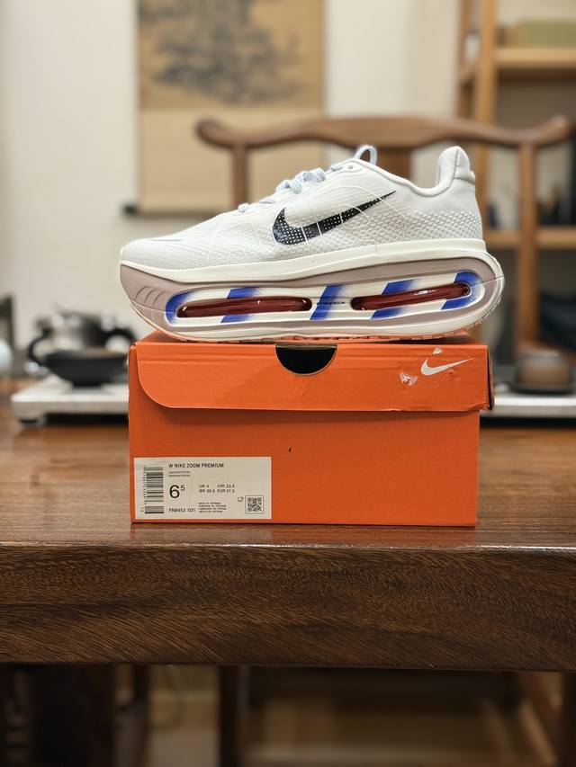 Nike Air Zoom Pegasus Premium 全掌气垫缓震网面运动跑鞋 Nike 运用Air技术专利，推出 Nike Pegasus Premiu