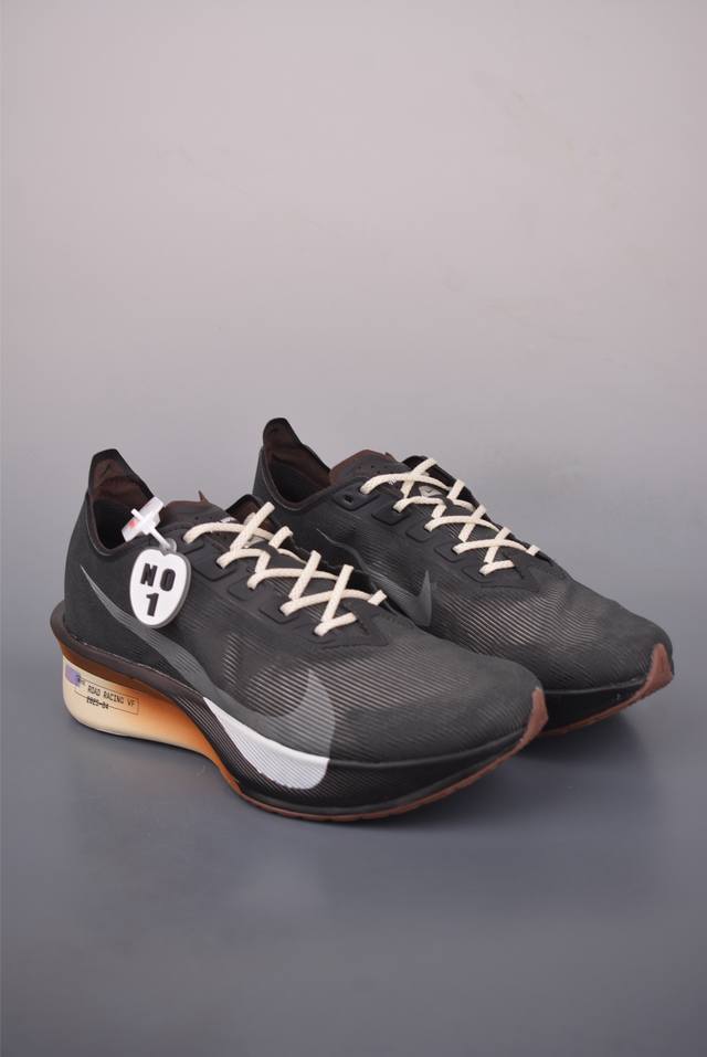 Nike Zoomx Vaporfly Next%4 减震马拉松跑步鞋 全掌碳纤维 原楦原纸版数据开发版型 采用同源数据开发Flyknit织物融合Tpu丝半透明