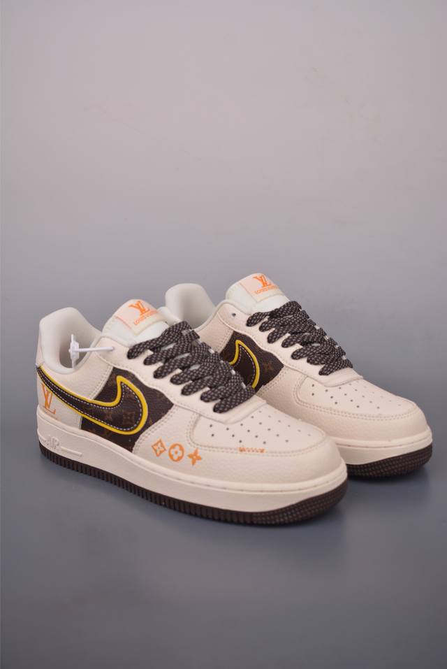 Nike Air Force 1 Low Lv联名 原楦头原纸板 打造纯正空军版型 专注外贸渠道 全掌内置蜂窝气垫 原盒配件 原厂中底钢印、拉帮完美 官方货号:
