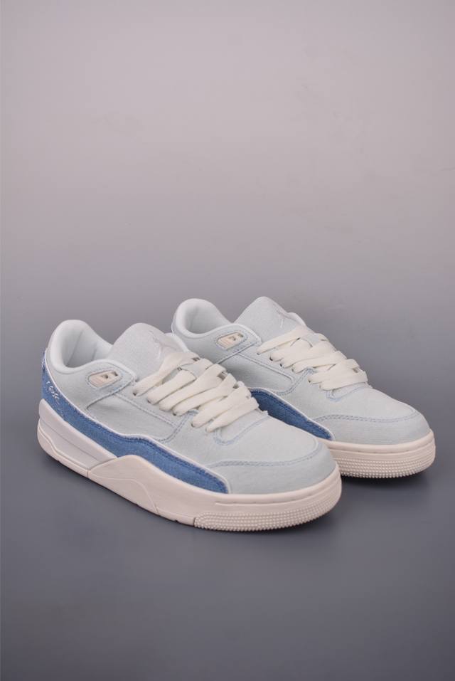 Air Jordan Flight Court 乔丹低帮复古篮球鞋 设计简约又不失复古韵味 鞋内的鞋垫柔软且有弹性 能够很好地缓冲落地时的冲击力 鞋面的材质贴合