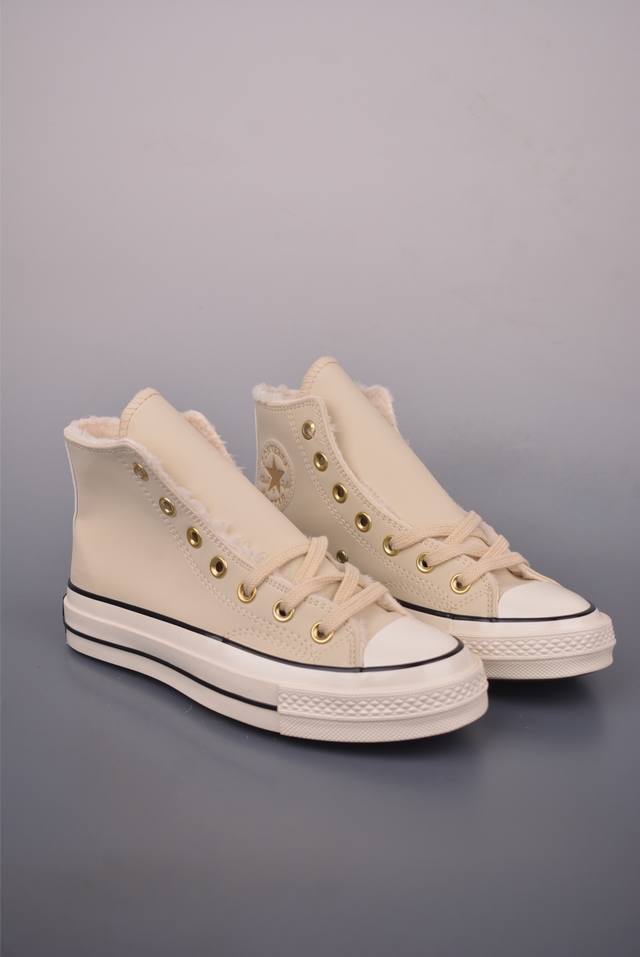 冬季新款 金扣皮加毛出货 Converse Chuck 1970S 加毛款 鞋面采用防水皮革面搭配金色鞋眼扣和毛绒内衬 双倍温暖加持 寒冷瞬时 解冻″ 经典70