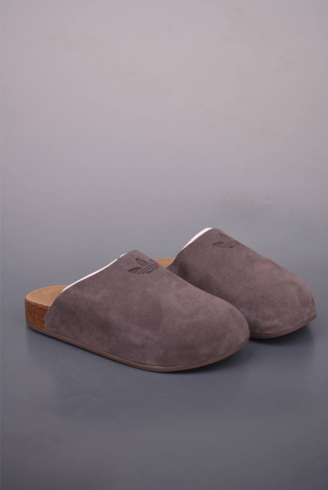 Adidas Originals Adimule 勃肯系 防磨防滑包头拖鞋 懒人福音就是阿迪的穆勒鞋 有些许的增高 懒人上脚一蹬 官方货号：Jq07053333