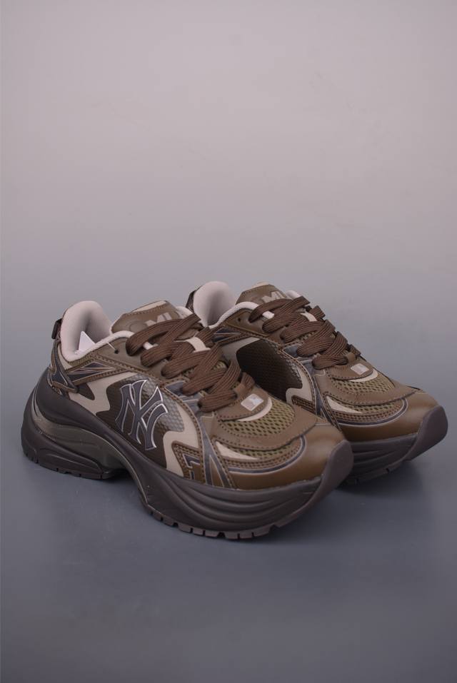 Mlb Curve Runner Enamel 纽约洋基队 潮流时尚厚底运动鞋 张凌赫同款 出游大胆穿 上镜C位密码 以复古基调书写千禧美学 融合现代机能元素风