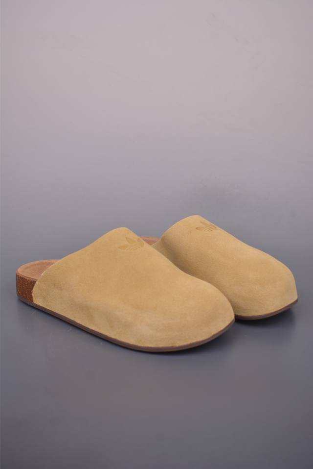 Adidas Originals Adimule 勃肯系 防磨防滑包头拖鞋 懒人福音就是阿迪的穆勒鞋 有些许的增高 懒人上脚一蹬 官方货号：Jr35873333