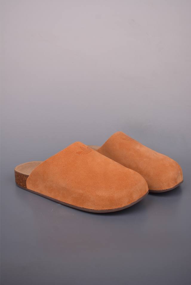 Adidas Originals Adimule 勃肯系 防磨防滑包头拖鞋 懒人福音就是阿迪的穆勒鞋 有些许的增高 懒人上脚一蹬 官方货号：Jr3586 尺码: